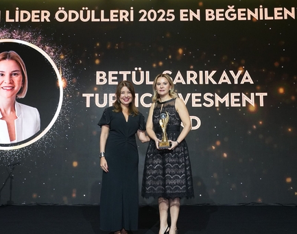 Betül Sarıkaya, CFO of the Turkic Investment Fund, Receives Prestigious Golden Leader Award