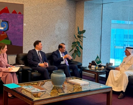 TIF President Met with the Director General of the Arab Fund