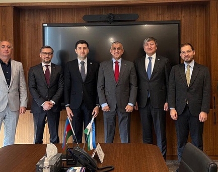 TIF and AUIC Explore Prospects for Cooperation